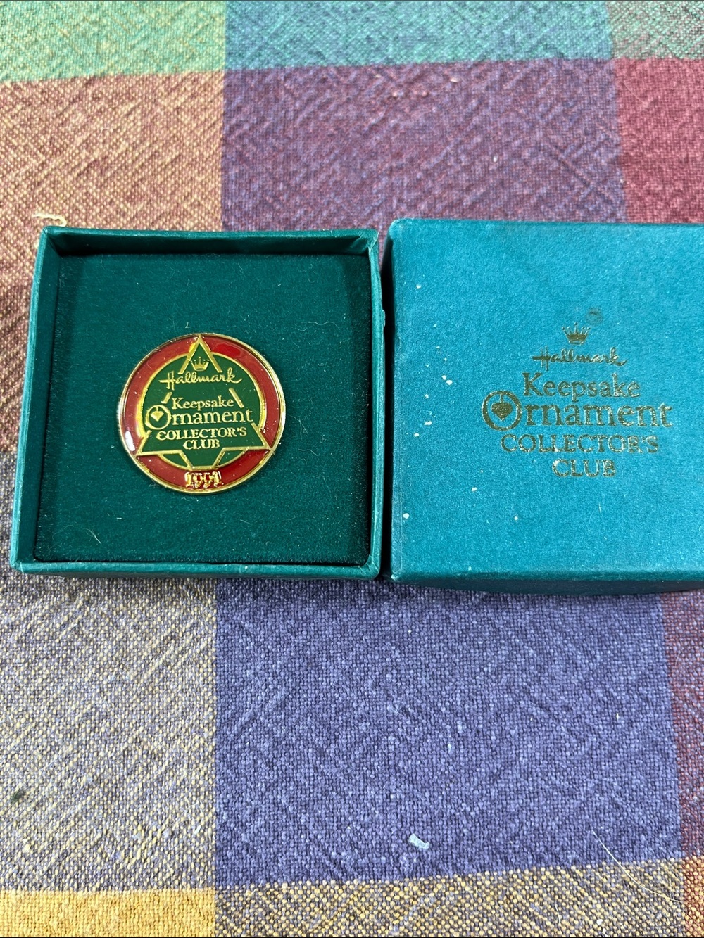Hallmark Red and Gold Keepsake Ornament Collector Pin 1991